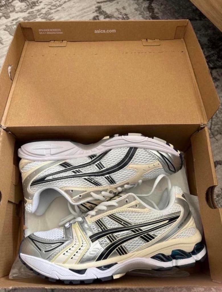ASICS GEL KAYANO 14, Ophalen of Verzenden, Zo goed als nieuw, Wit, Sneakers of Gympen