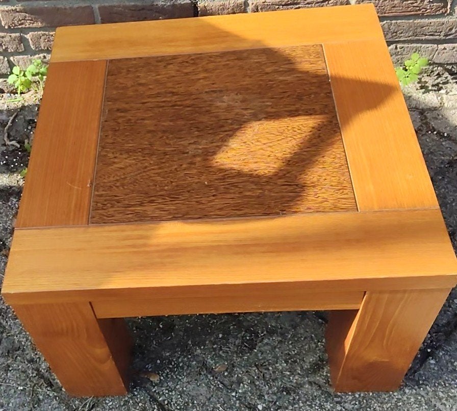 Massief tafel/bijzet tafel, Ophalen of Verzenden, Minder dan 55 cm, 45 tot 60 cm