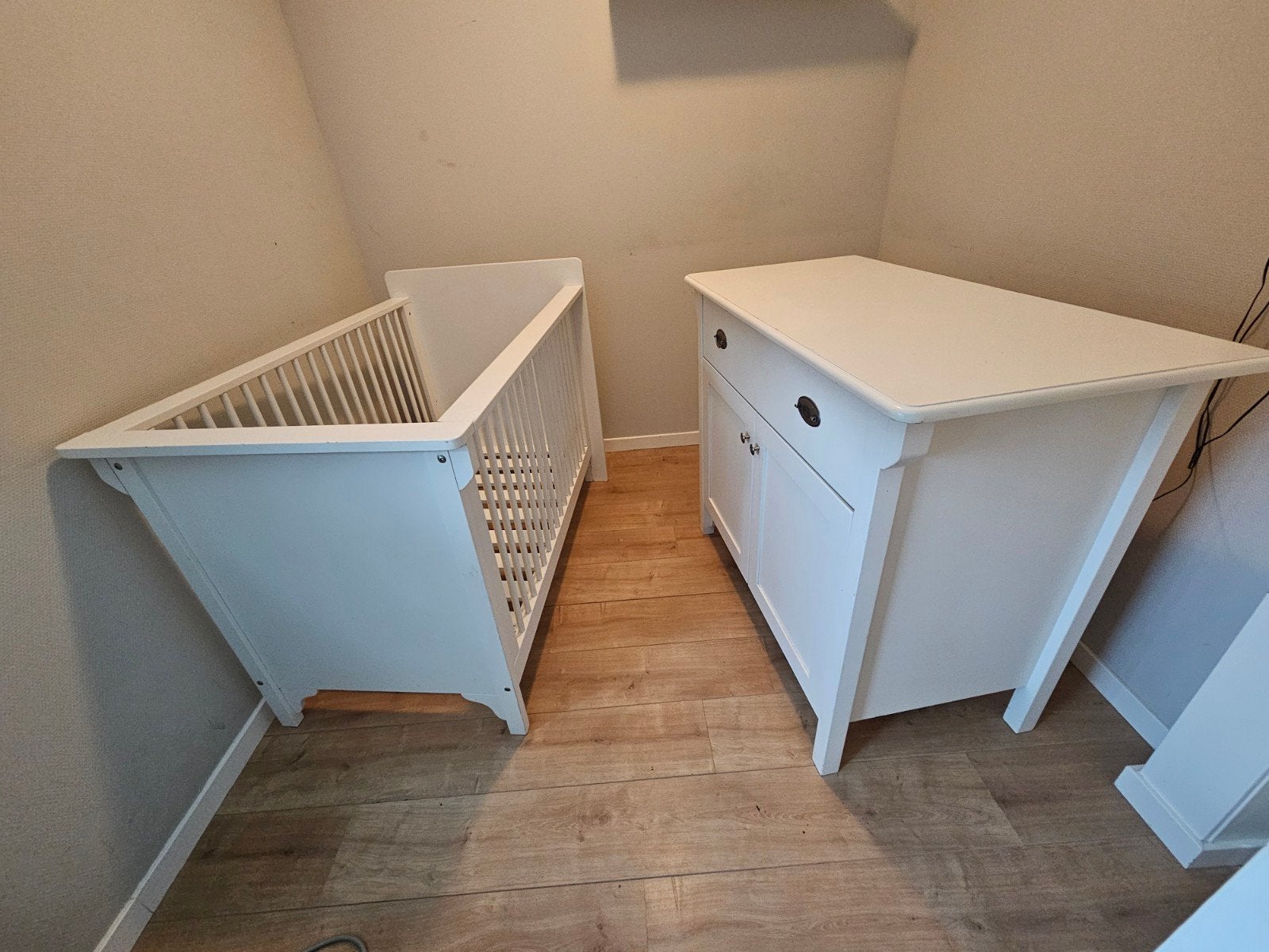 Ledikant en Commode - Complete Babykamer Set, Ophalen, Gebruikt, 50 tot 70 cm, 100 cm of meer