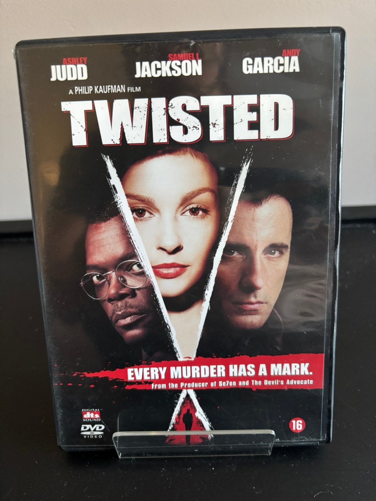 Twisted, Vanaf 16 jaar, Ophalen of Verzenden, Zo goed als nieuw