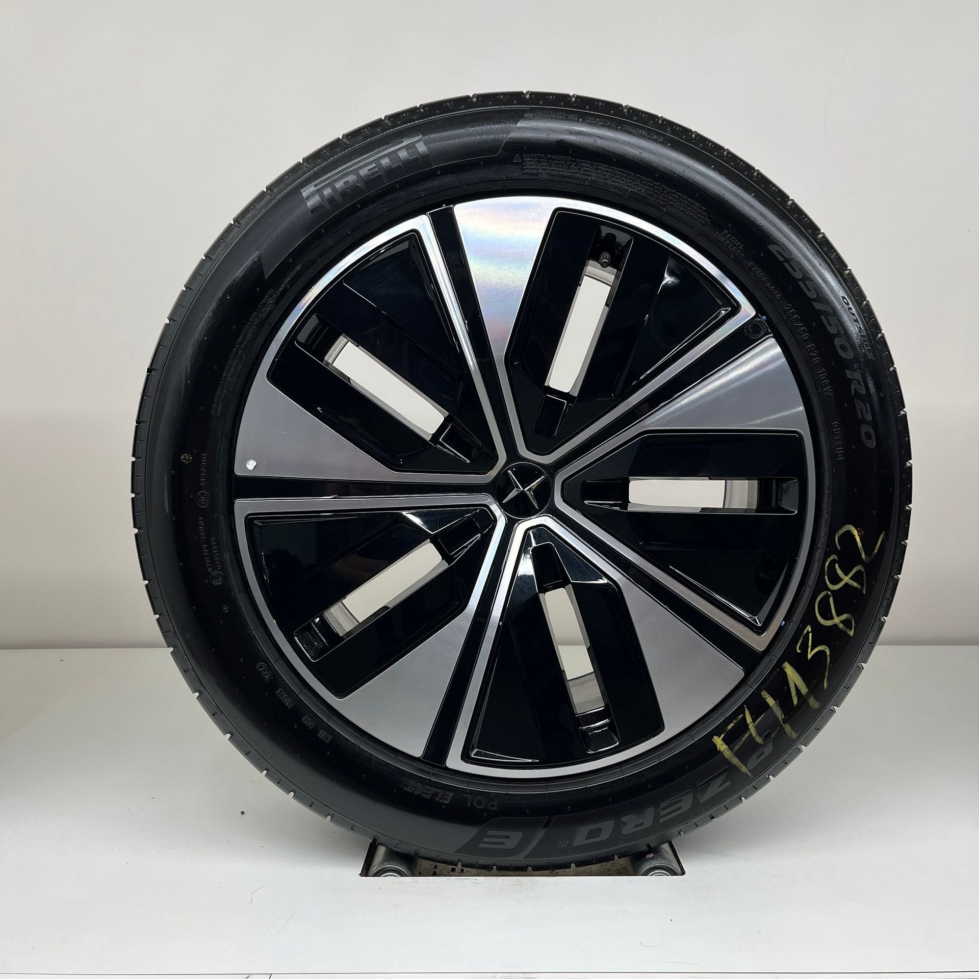 Polestar 4 - 20 inch - zomerbanden, Gebruikt, 255 mm, Banden en Velgen, Ophalen of Verzenden