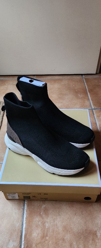 Gloednieuwe zwarte michael kors dames sneakers maat 39, Michael Kors, Zwart, Nieuw, Ophalen of Verzenden