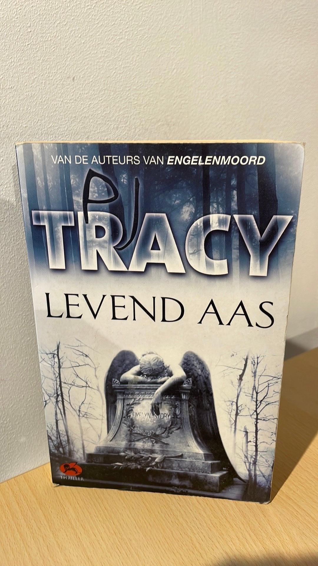 P.J. Tracy - Levend aas, Ophalen of Verzenden, Zo goed als nieuw, P.J. Tracy