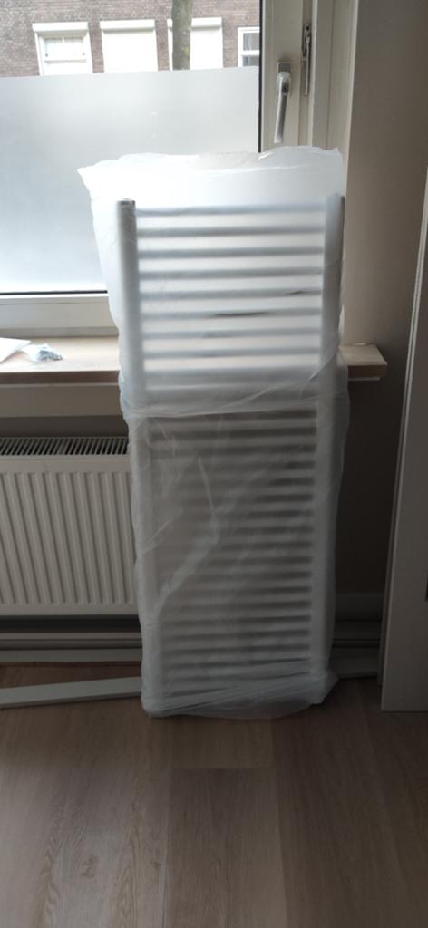 Nieuwe handdoekradiator / designradiator, Doe-het-zelf en Verbouw, Verwarming en Radiatoren, 500 tot 800 watt, Radiator, Nieuw