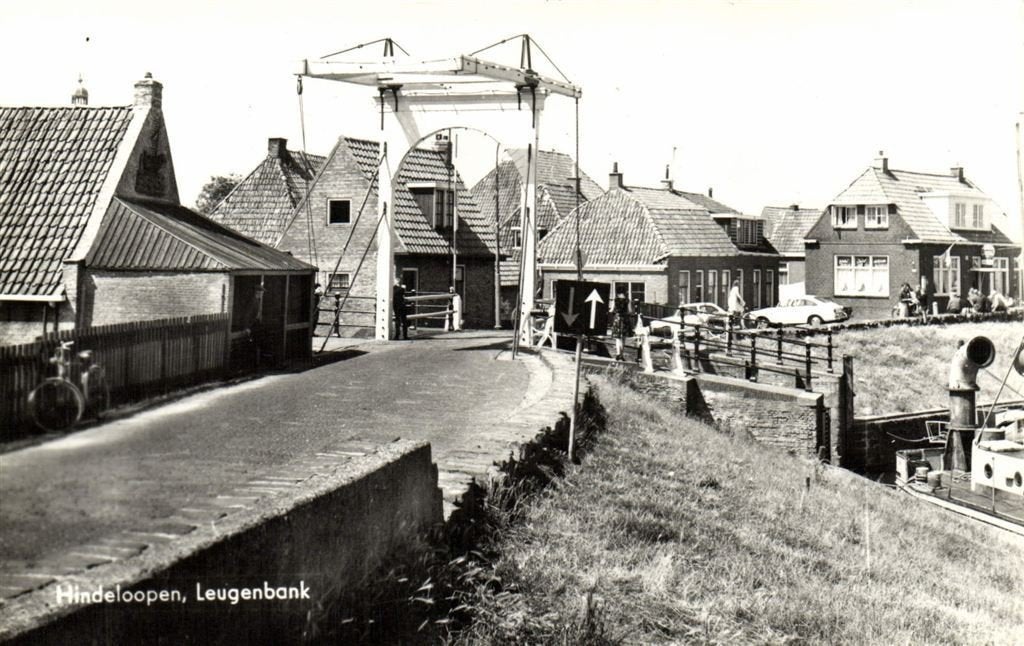 Hindeloopen, Leugenbank - brug auto - ongelopen, Verzenden, 1960 tot 1980, Ongelopen, Friesland