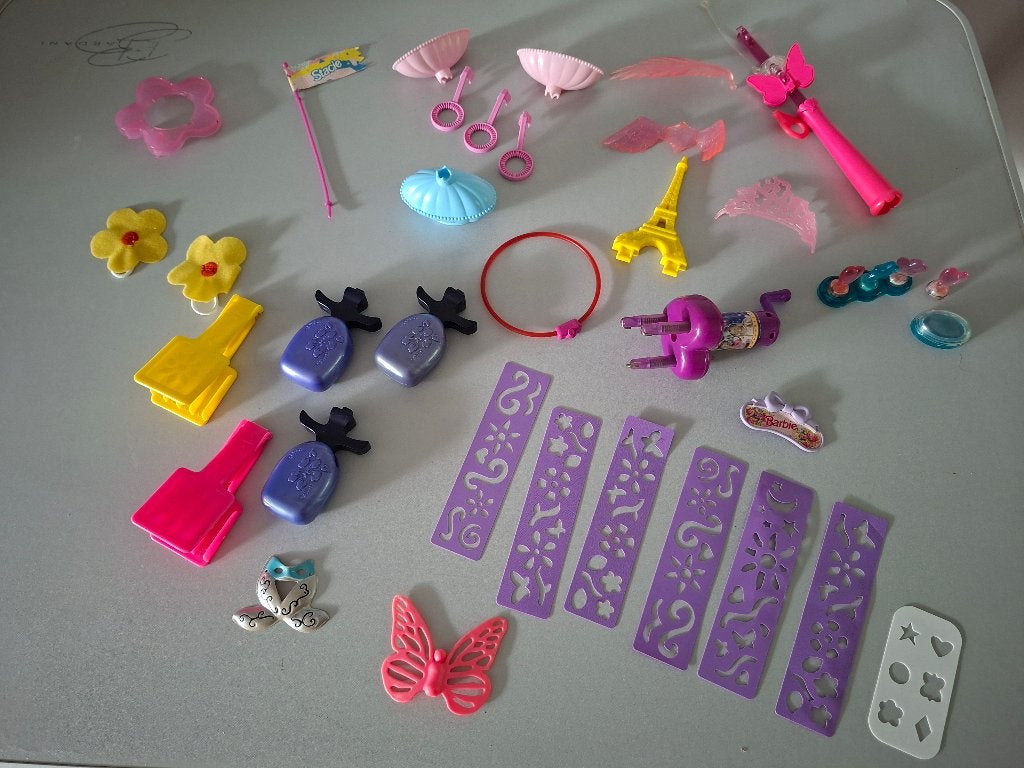 barbie accessoires.  GRATIS, Kinderen en Baby's, Speelgoed | Poppen, Ophalen, Gebruikt, Barbie