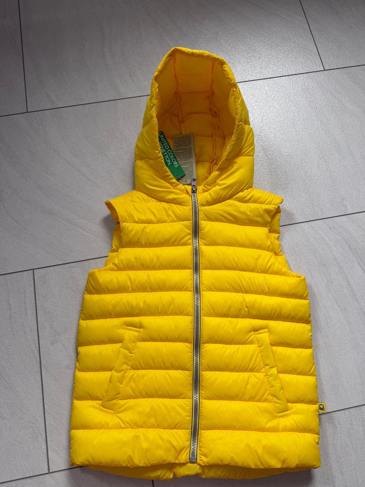 Nieuwe United Colors of Benetton Bodywarmer Geel (6-7 jaar), Ophalen of Verzenden, Nieuw, Jongen of Meisje