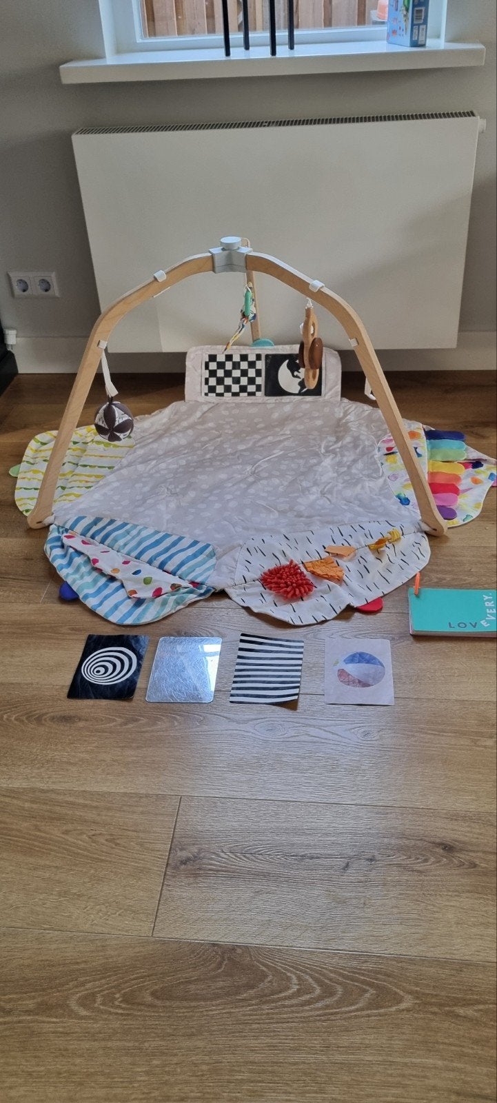Speelkleed merk lovevery the play gym, Ophalen, Zo goed als nieuw, Speelkleed, Met geluid