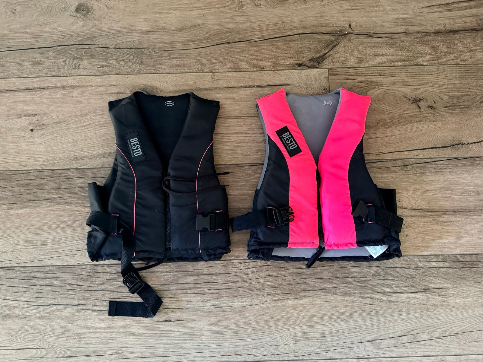 2 Zwemvesten Besto 40-50kg - Zeer goede staat, Watersport en Boten, Watersportkleding, Ophalen of Verzenden, Zo goed als nieuw