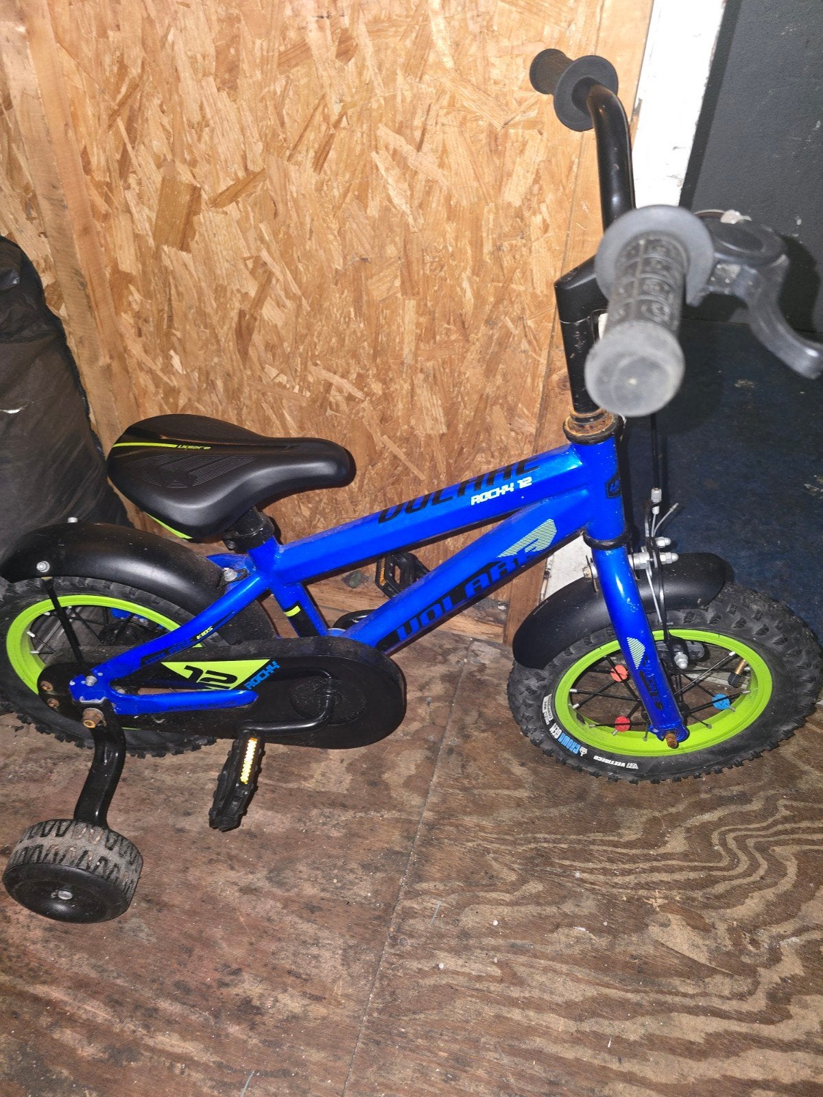 Kinderfiets Volare Rocky 12 inch met zijwieltjes, Fietsen en Brommers, Ophalen, Zijwieltjes, Gebruikt, Velgrem