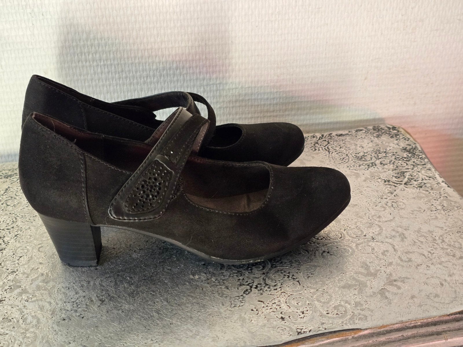 Jana Softline zwarte pumps maat 37H

Zwarte pumps met bandje, Pumps, Zwart, Ophalen of Verzenden, Jana Softline