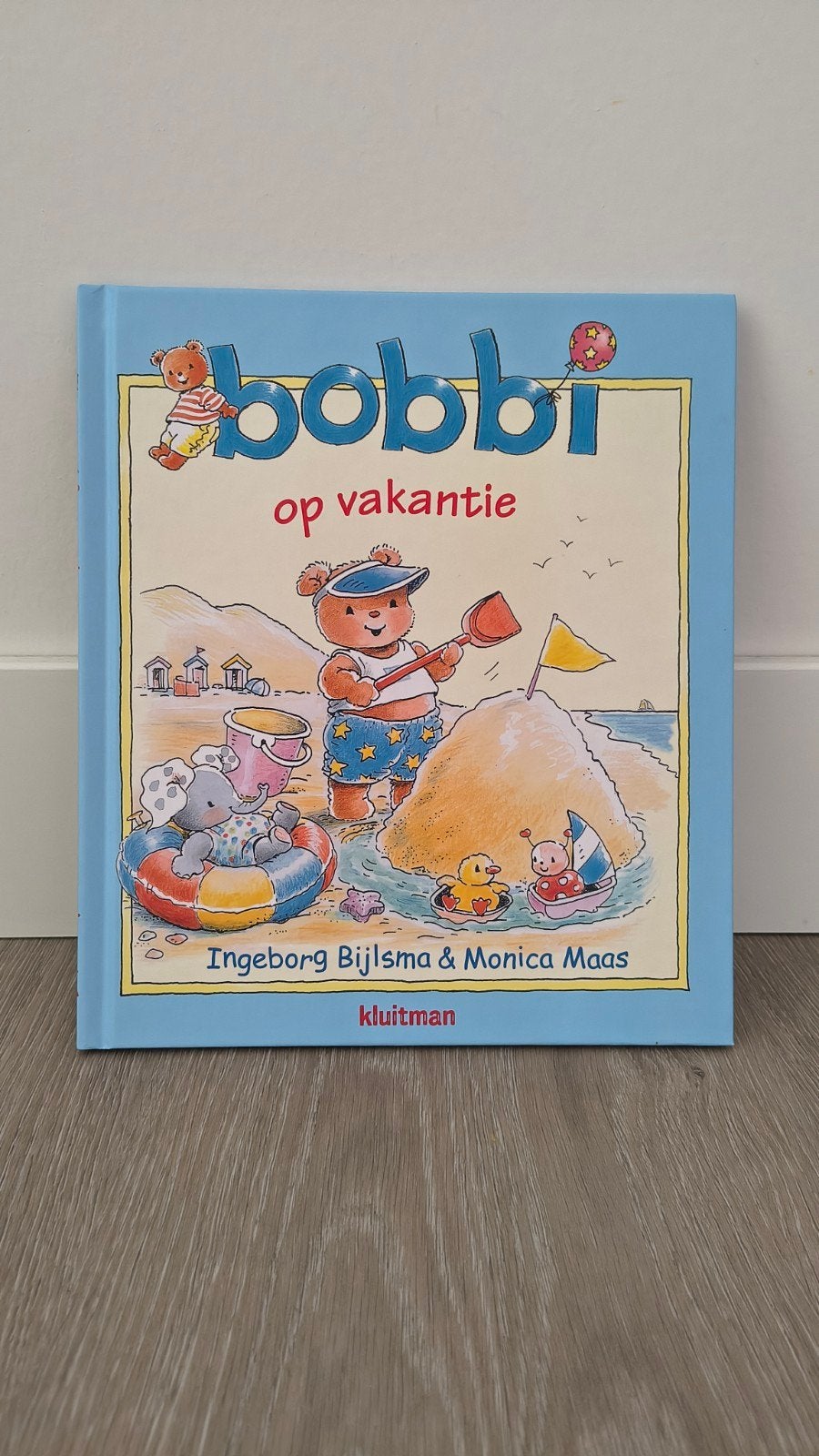 XL boek: Bobbi op vakantie, Ophalen of Verzenden, Zo goed als nieuw, Ingeborg Bijlsma & Monica Maas, 2 tot 3 jaar