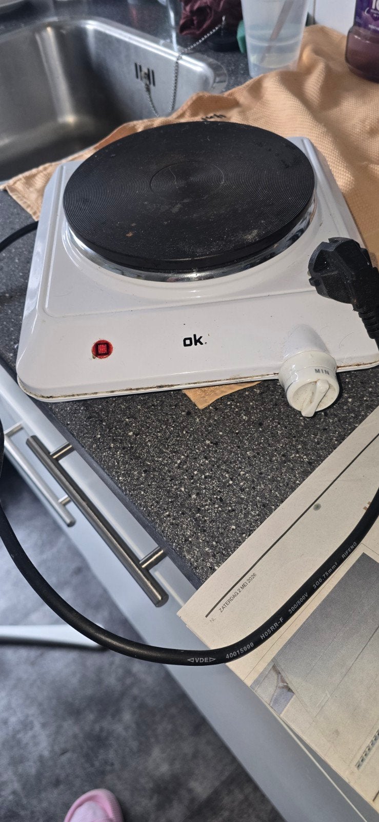OK. Elektrische kookplaat - Draagbaar en compact, Witgoed en Apparatuur, Kookplaten, Ophalen, Gebruikt, 3 kookzones of minder