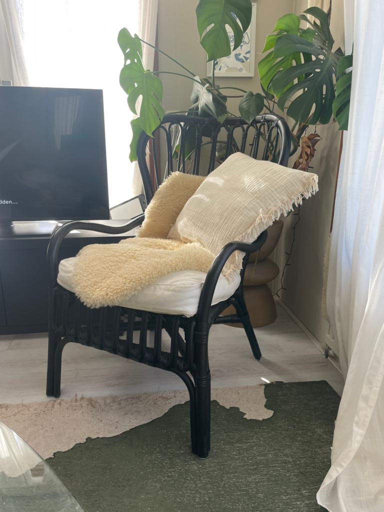 IKEA Rotan Stoel Zwart met Kussen, Huis en Inrichting, Ophalen, Gebruikt, Zwart, Riet of Rotan