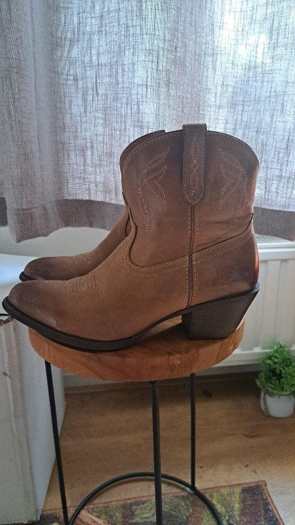 Prachtige Ariat laarsjes bruin maat 40 zgan, Dieren en Toebehoren, Paardrijkleding, Ritssluiting, Dressuur, Ophalen of Verzenden