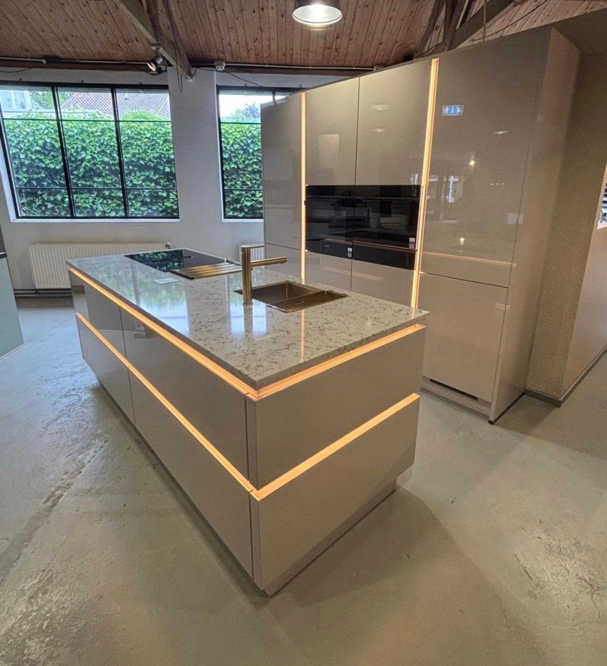 Luxe complete keuken met eiland en Siemens apparatuur, Huis en Inrichting, Keuken | Complete keukens, Ophalen, Overige typen, Nieuw