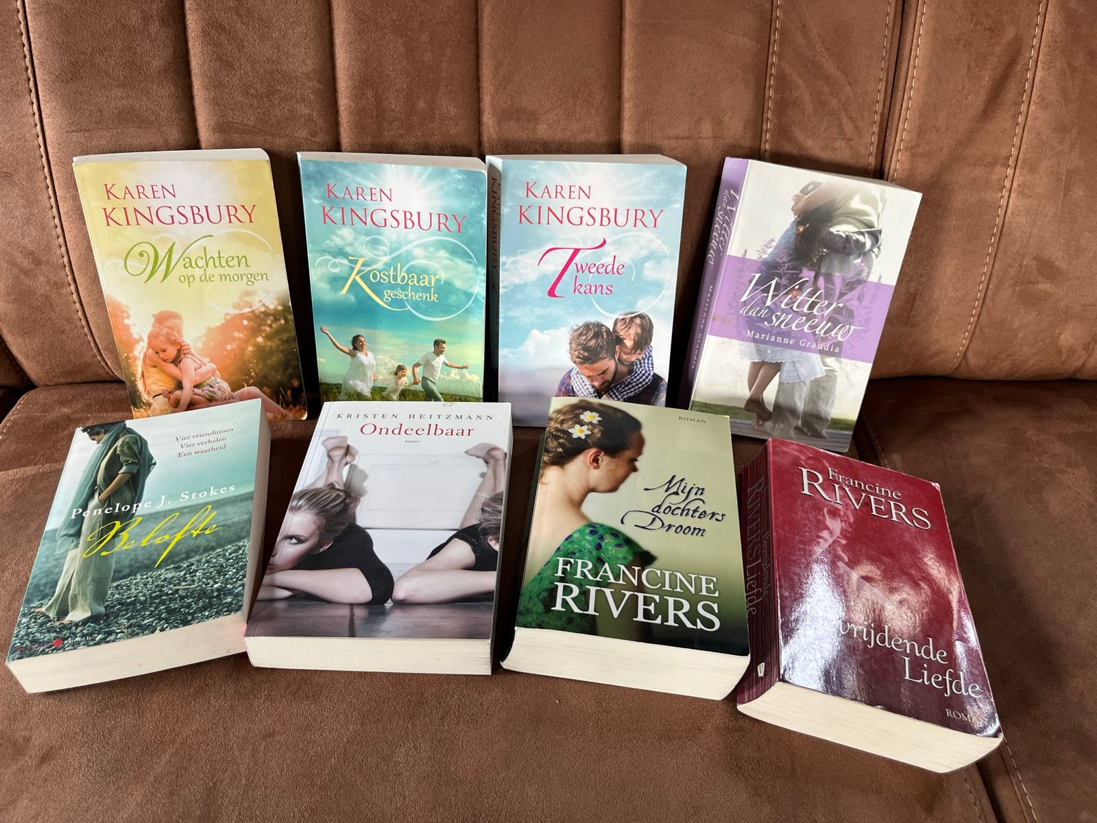 8 romans van diverse auteurs - Karen Kingsbury, Francine Riv, Ophalen of Verzenden, Gelezen, Nederland