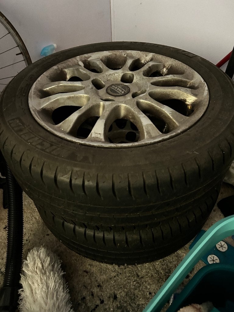Michelin banden op Volvo velg, Ophalen