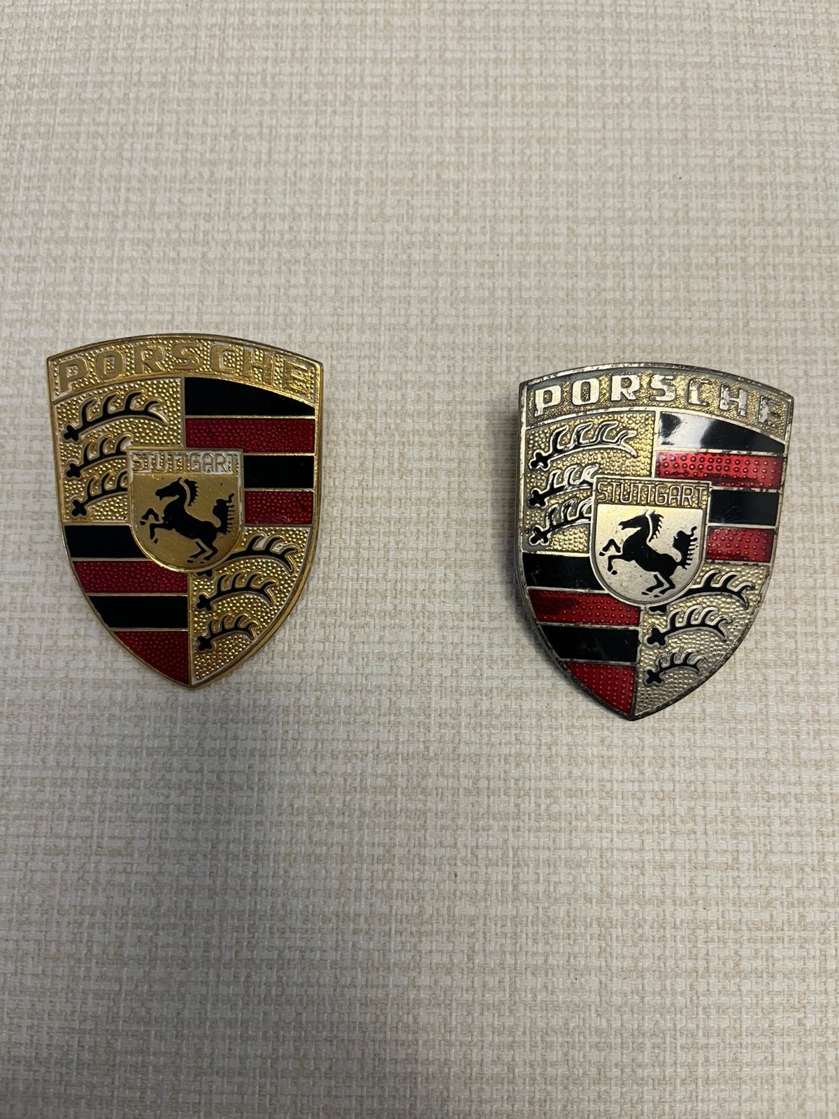 Porsche  embleem 40 jaar oud, Ophalen of Verzenden, Zo goed als nieuw, Transport