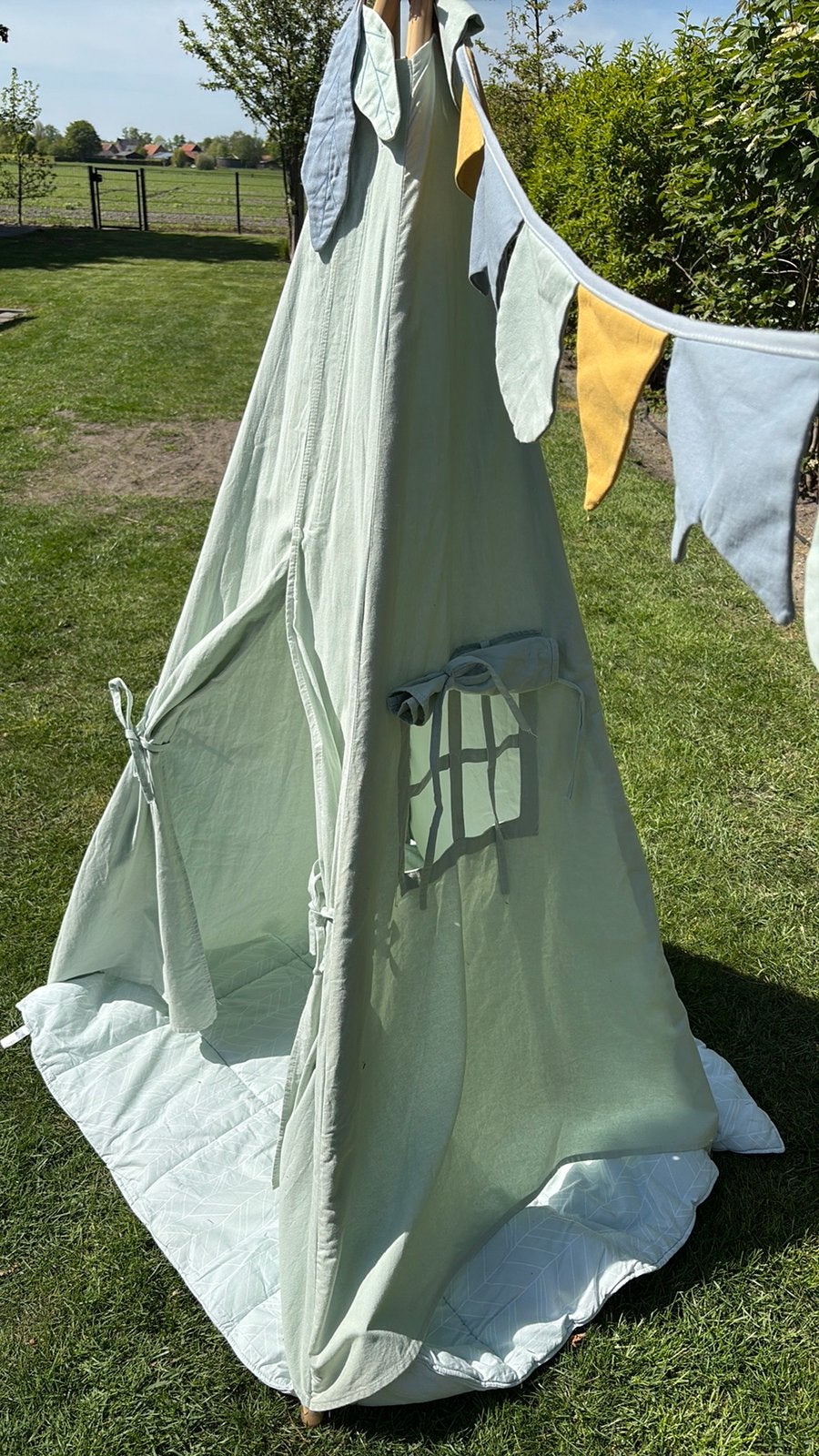 Little dutch tipi met accesoires en kleed, Ophalen, Zo goed als nieuw