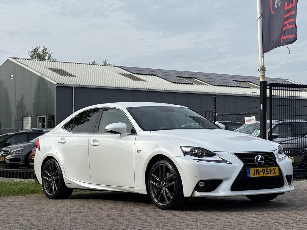 Lexus IS 300h F Sport Line cruise leder camera keyless, Auto's, Lexus, Automaat, Euro 5, Achterwielaandrijving, Gebruikt