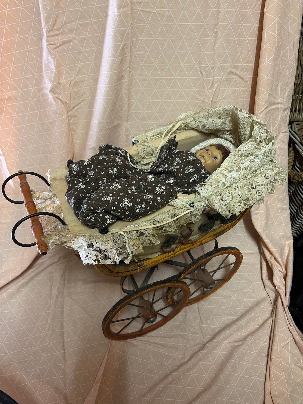 Oude poppenkinderwagen met pop, Kinderen en Baby's, Ophalen, Gebruikt, Kinderwagen, Overige merken