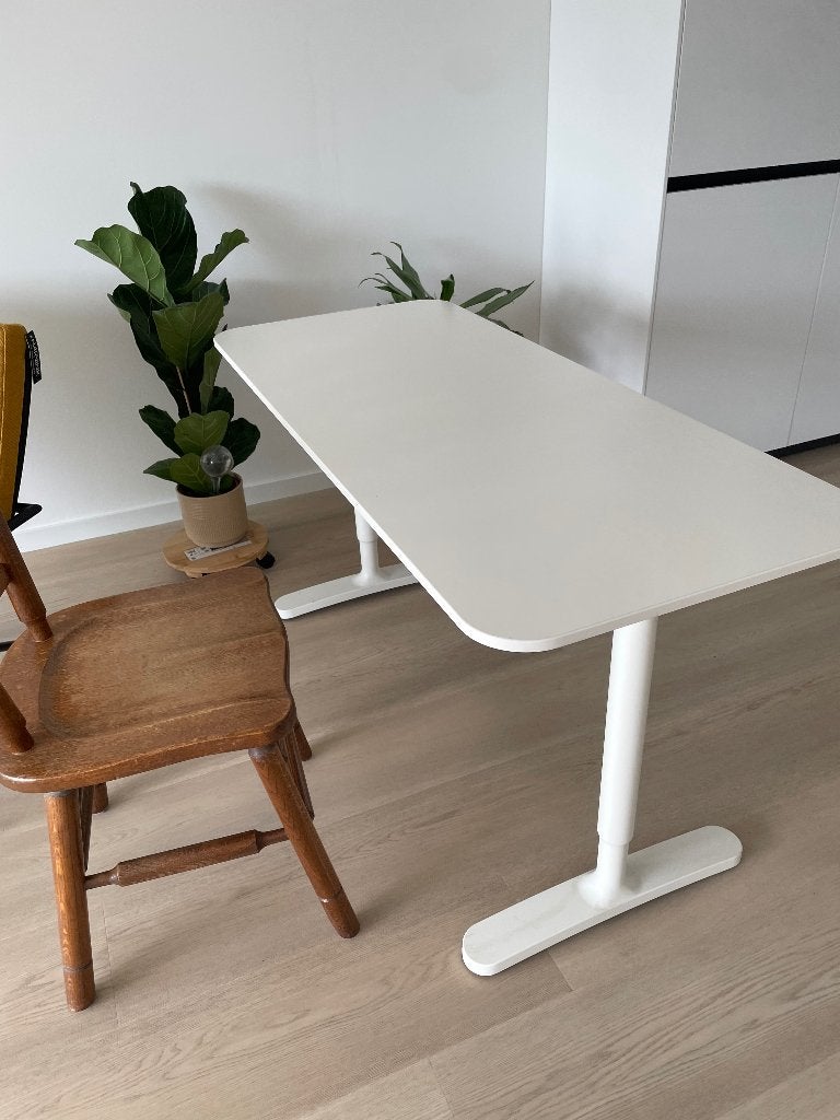 Bureau 60x  140, Ophalen, In hoogte verstelbaar, Zo goed als nieuw, IKEA