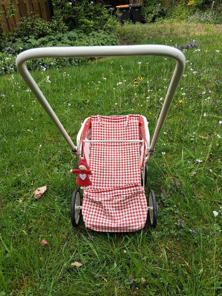 poppenwandelwagen, Ophalen