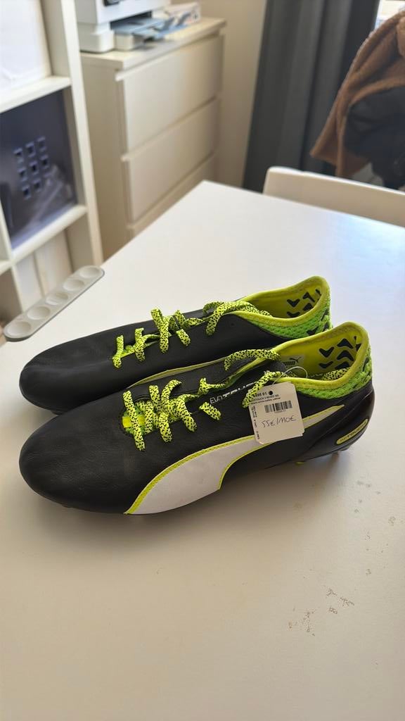 Puma Voetbalschoenen maat 42, Verzenden, Schoenen, Nieuw, Maat M