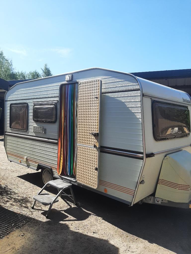 Caravan met zgan voortent, Sterckeman, Dwarsbed, Treinzit, Particulier