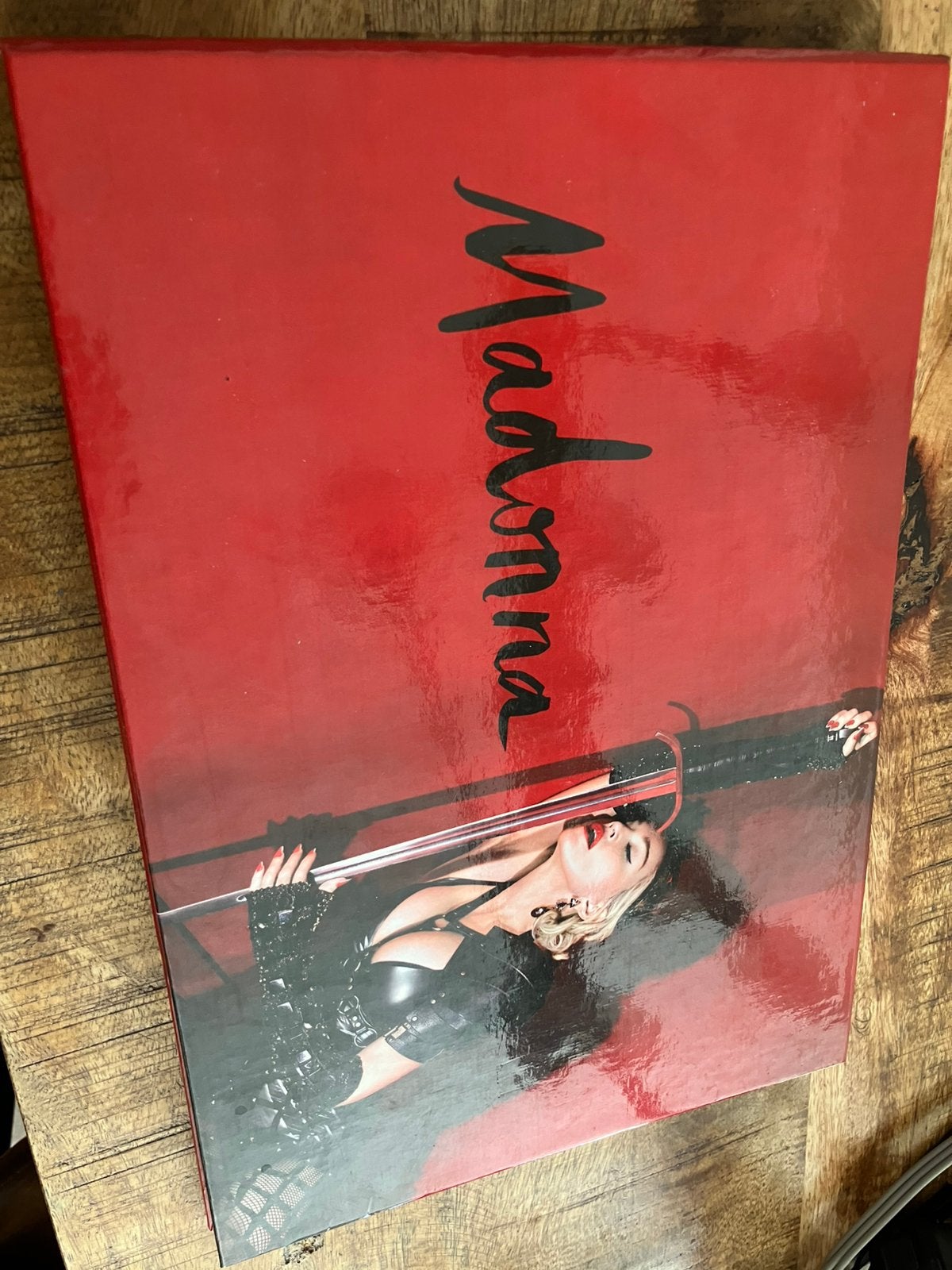 Madonna Confessions Tour Book – compleet met memorabilia, Ophalen of Verzenden, Nieuw, Boek, Tijdschrift of Artikel
