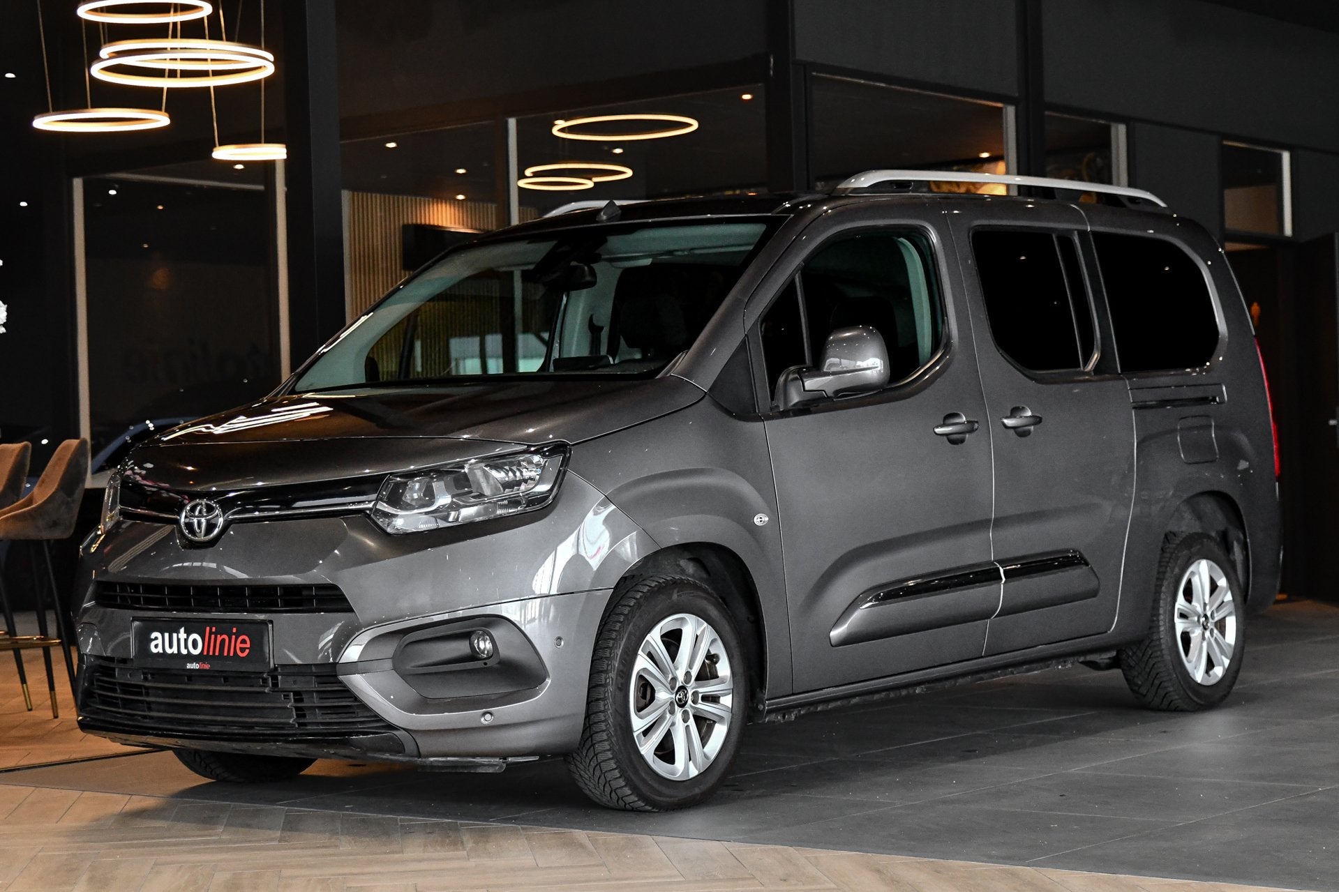 Toyota PROACE CITY VERSO 1.2 Turbo Professional Long 7p. HUD, Parkeersensor, Stof, Gebruikt, 7 stoelen