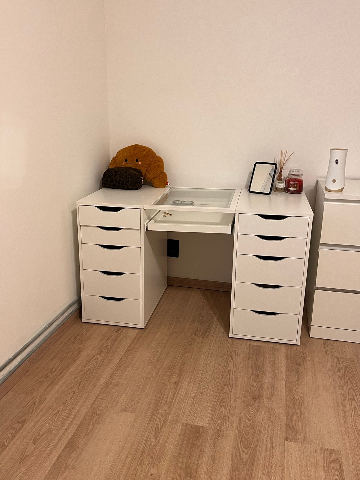 IKEA ALEX kaptafel/bureau met glazen blad en lade, Ophalen, 100 tot 150 cm, Met lade(s), 25 tot 50 cm