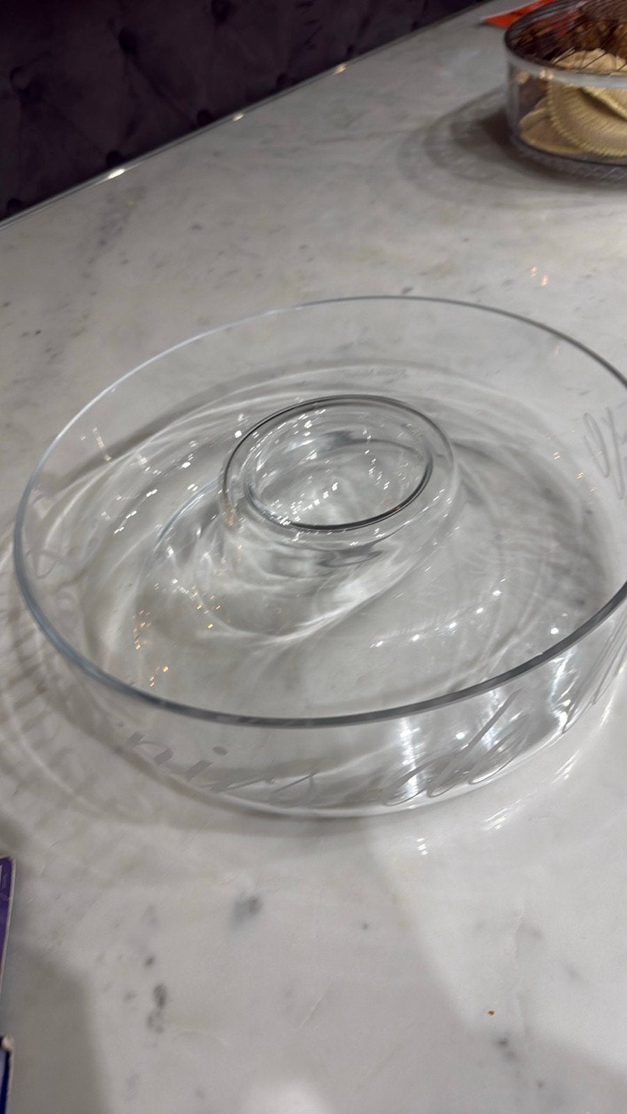 Glazen schaal met dipkom - Perfect voor snacks, Schaal, Rond, Ophalen of Verzenden, Glas
