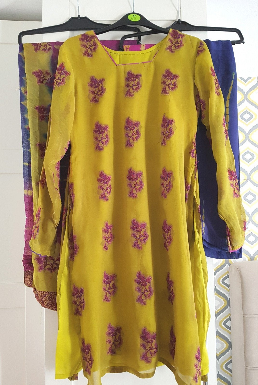 Prachtige Indiase/Pakistaanse jurk met sjaal kameez salwar, Kleding | Dames, Gelegenheidskleding, Geel, Ophalen of Verzenden, Maat 36 (S)