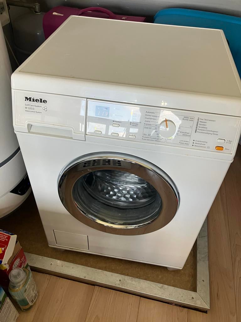 Miele W 3203 SoftCare System Wasmachine, Ophalen, Zo goed als nieuw, Voorlader, 85 tot 90 cm