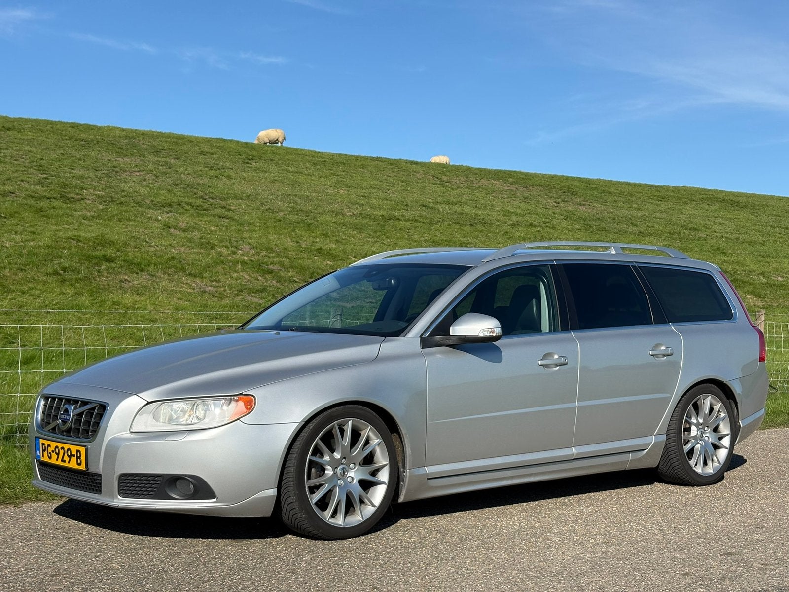 Volvo V70 2.0 D3 summum 2011 | Xenon | Sportleer | 5 Cilinde, Voorwielaandrijving, Euro 5, 1800 kg, Zwart