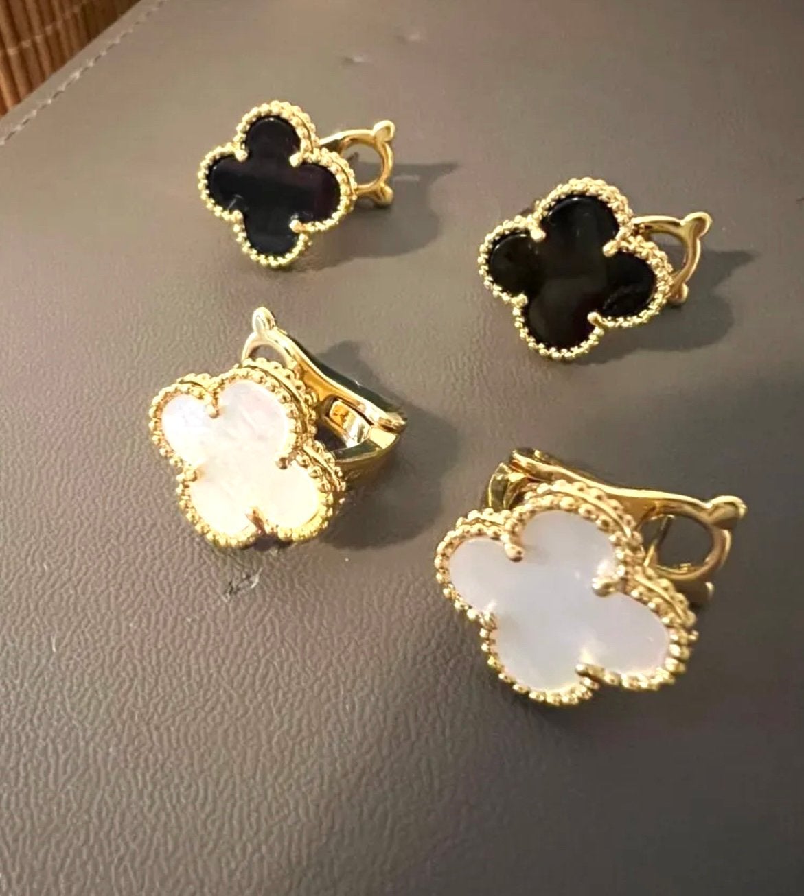 Van Cleef oorbellen, Overige materialen, Wit, Nieuw, Ophalen of Verzenden