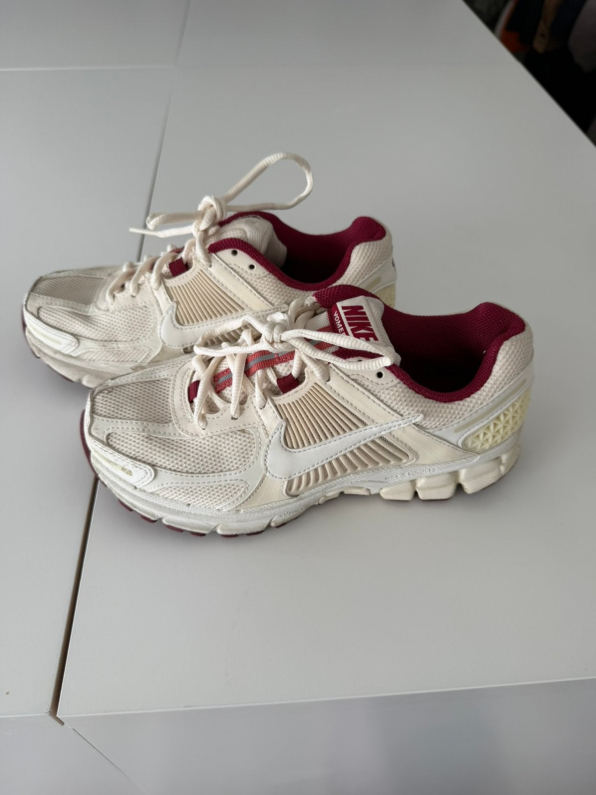 Nike dames, Ophalen of Verzenden, Sneakers of Gympen, Gedragen, Rood