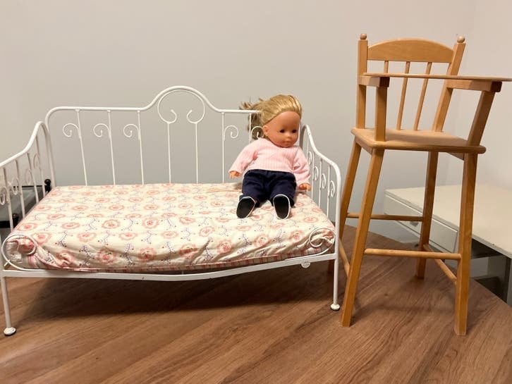 Corolle babypop met bedje en kinderstoel, Ophalen, Gebruikt, Babypop