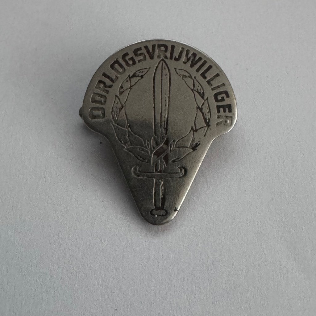 Speldje Oorlogsvrijwilliger - Vintage Militair Insigne, Ophalen of Verzenden, Landmacht, Nederland, Embleem of Badge