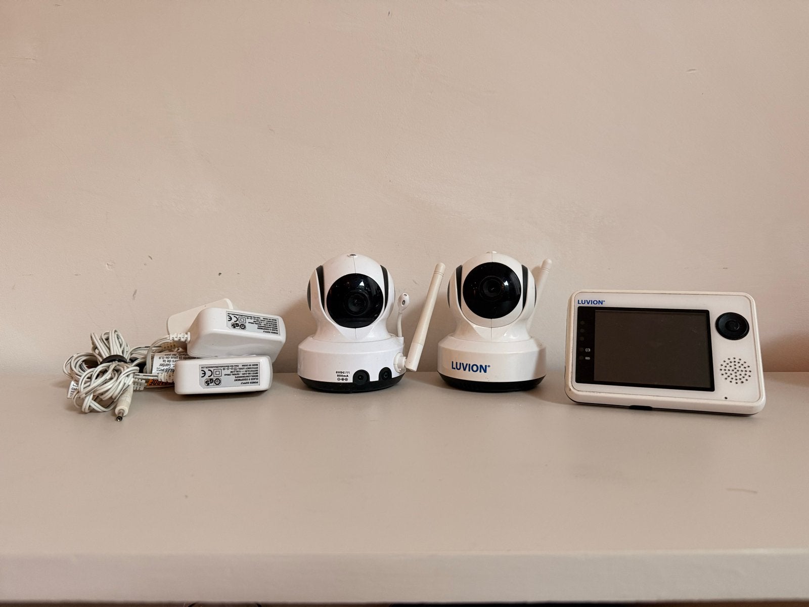 Luvion Essential Babyfoon met 2 camera's en beeldscherm, Ophalen, Zo goed als nieuw, 100 tot 250 meter, Camera