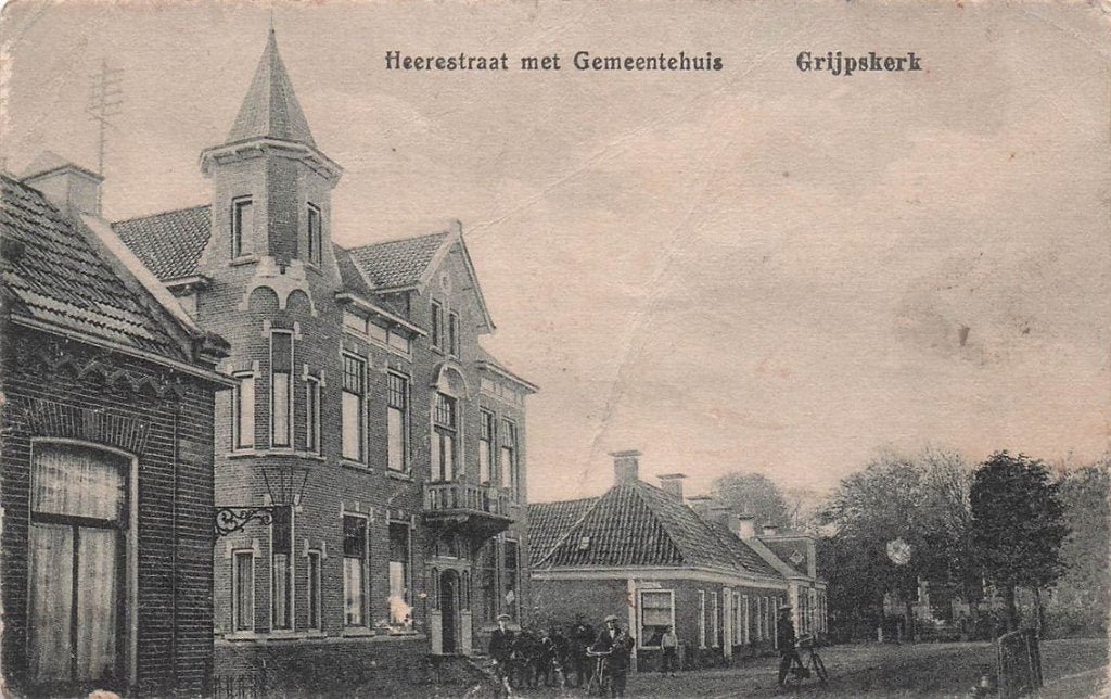 703-383-031 Heerestraat met Gemeentehuis Grijpskerk, Verzenden, Voor 1920, Groningen