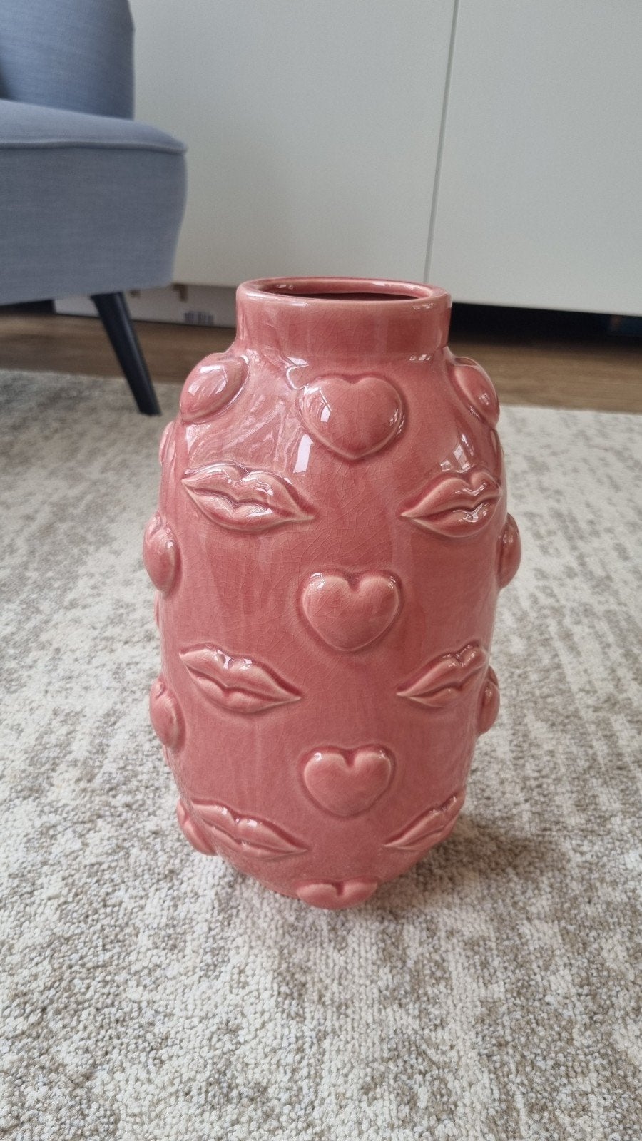 Roze vaas met hartjes en lippen, handgemaakt, nieuw, Nieuw, Ophalen of Verzenden, Roze, Met patroon/structuur