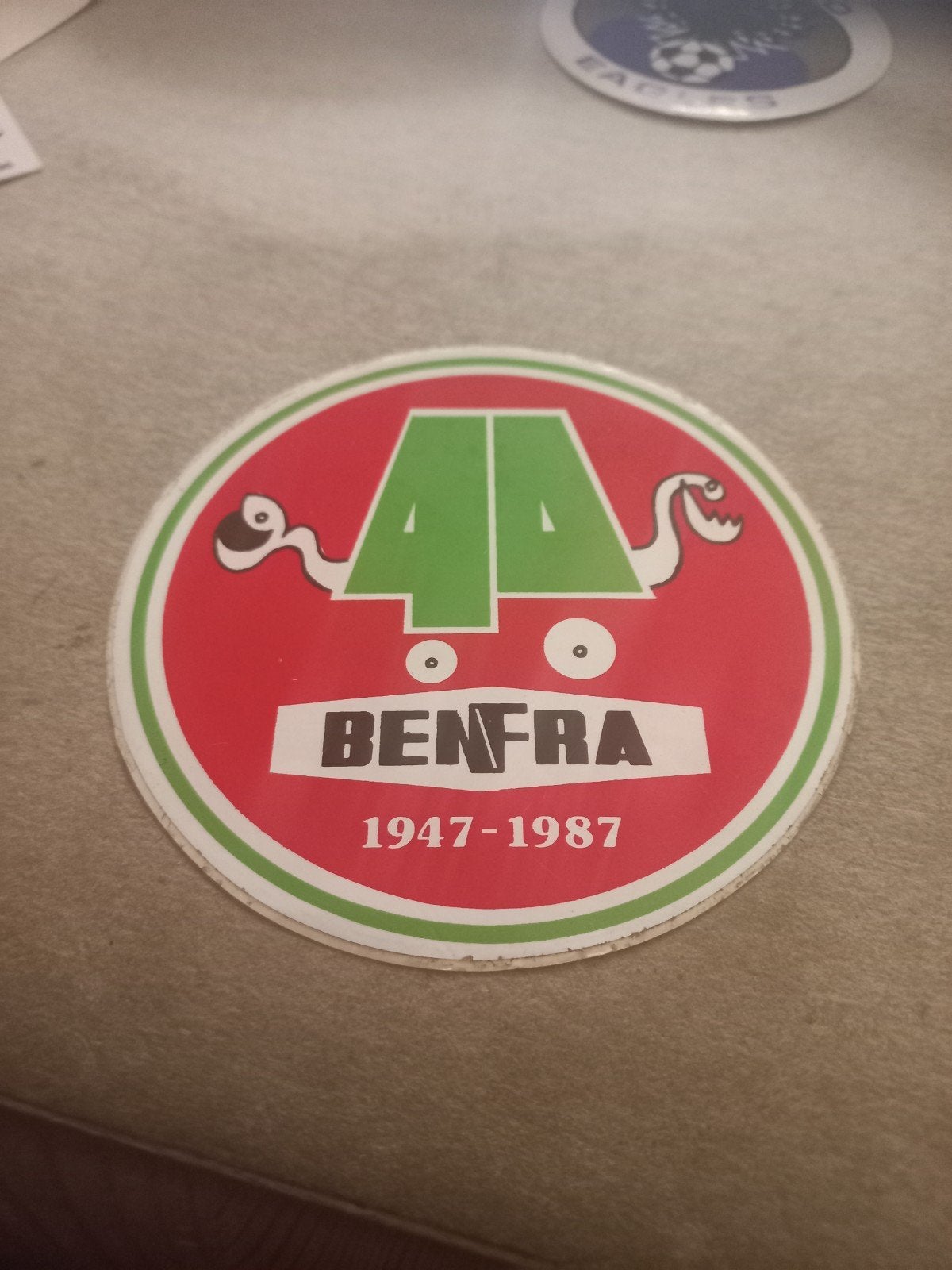 Vintage Benfra 1947-1987 Sticker - Zeldzaam Verzamelaarsitem, Ophalen of Verzenden, Gebruikt, Overige typen
