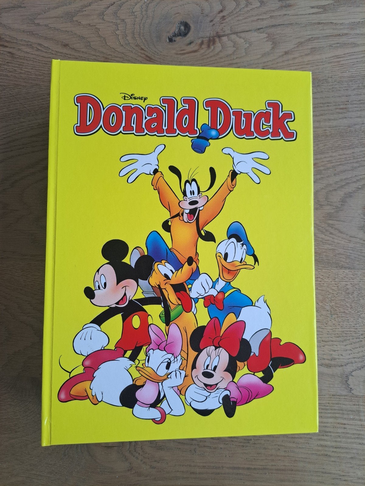 verzamelband met 18 Donald Ducks uit 2023 en 2024, Boeken, Meerdere stripboeken, Ophalen, Gelezen
