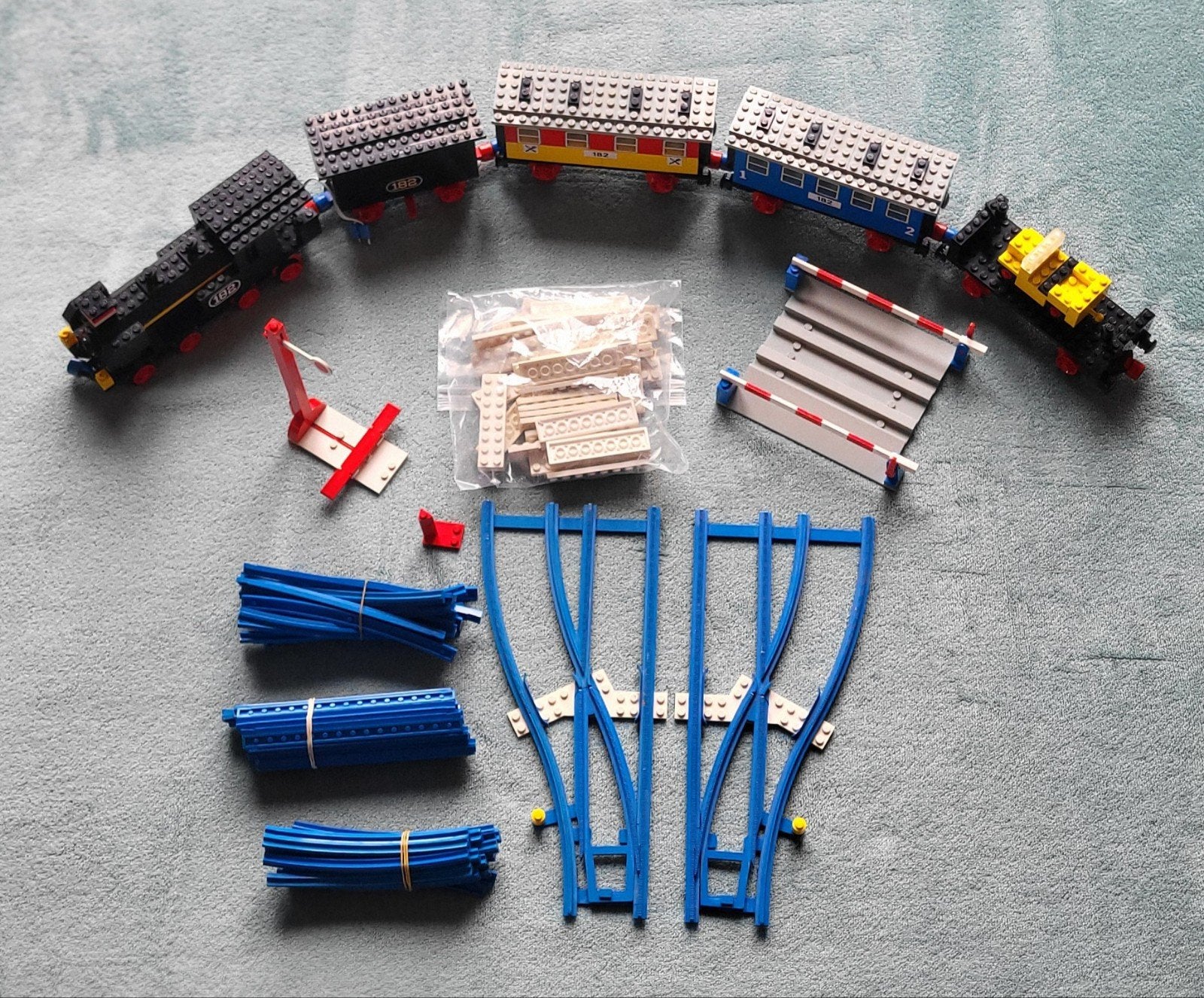 Lego trein 4,5 Volt rails, locomotief + wagons (set 182), Kinderen en Baby's, Speelgoed | Duplo en Lego, Compleet, Gebruikt, Lego
