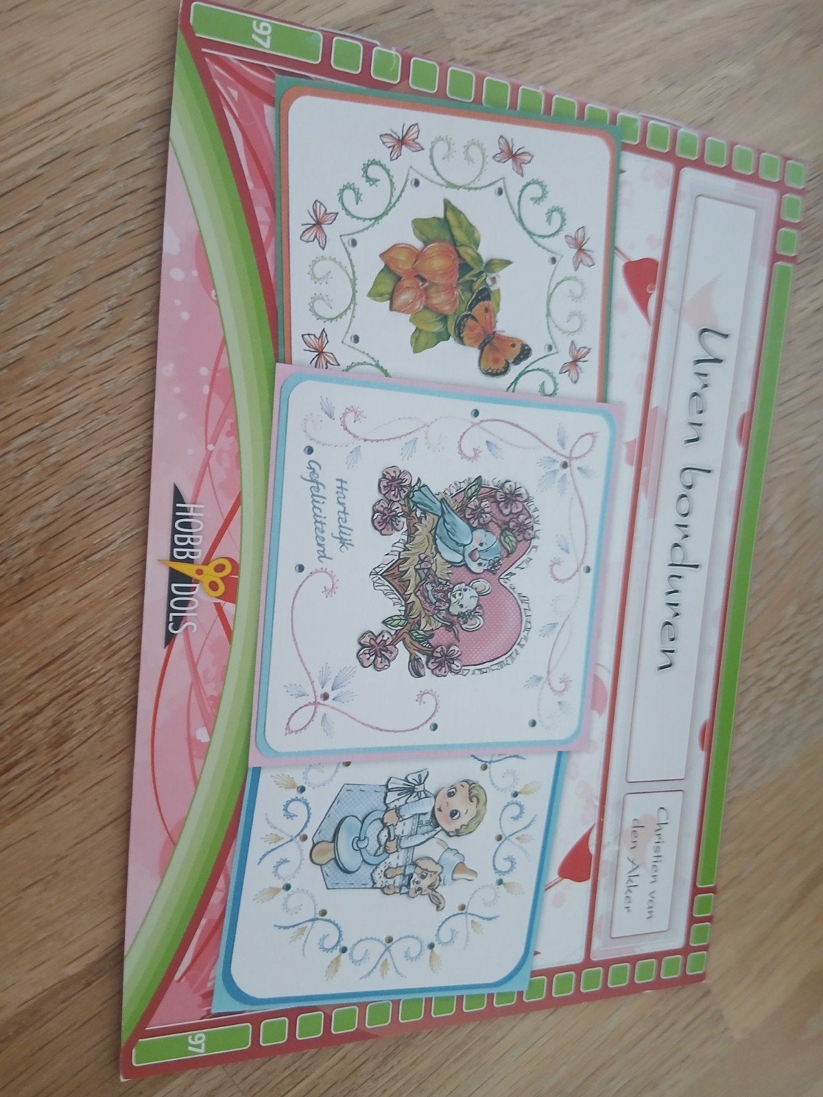 Hobbydols 97: Uren borduren - Borduurpatronen, Ophalen of Verzenden, Zo goed als nieuw
