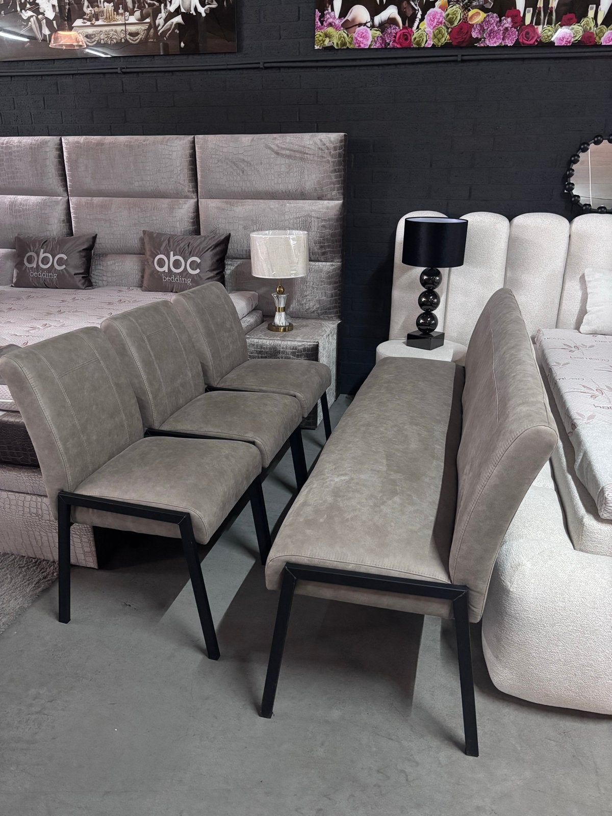 Eetbank met 3 stoelen - Showroom opruiming, Huis en Inrichting, Overige kleuren, Drie, Ophalen of Verzenden, Zo goed als nieuw