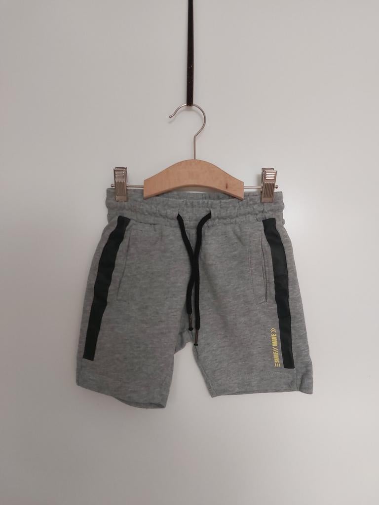 Grijze short van Hema maat 98-104 z.g.a.n., Broek, Ophalen of Verzenden, Zo goed als nieuw, Hema